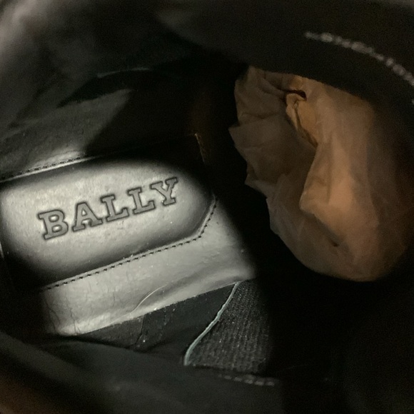 BALLY DESIGNER SNEAKERS EU 9.5E/US 10.5D, BEAUTIFUL SKIN DESIGN, GOLD LOGO NICE! main image 5